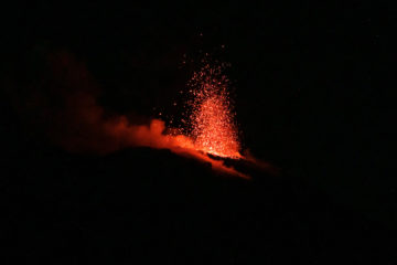 3.11.2020 - Nachtwanderung zur Sciara del Fuoco, Stromboli (19:43)