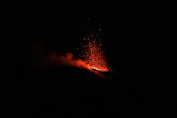 3.11.2020 - Nachtwanderung zur Sciara del Fuoco, Stromboli (19:43)