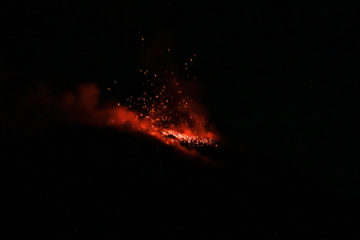 3.11.2020 - Nachtwanderung zur Sciara del Fuoco, Stromboli (19:43)