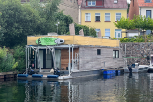 22.8.2023 - Radtour Plauer See - Malchow ... d.a.s ist ein *Haus*boot ;-)