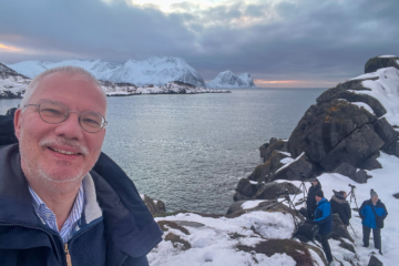 21.2.2024 - Hamn i Senja, Sunset - alle 5: Michael, Joan, Tom, Alec, Nick