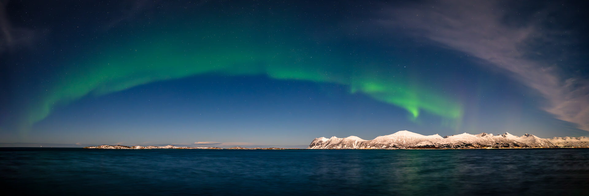 22.2.2024 - Hamn i Senja, Nordlichter (Panorama aus 4 Bildern)