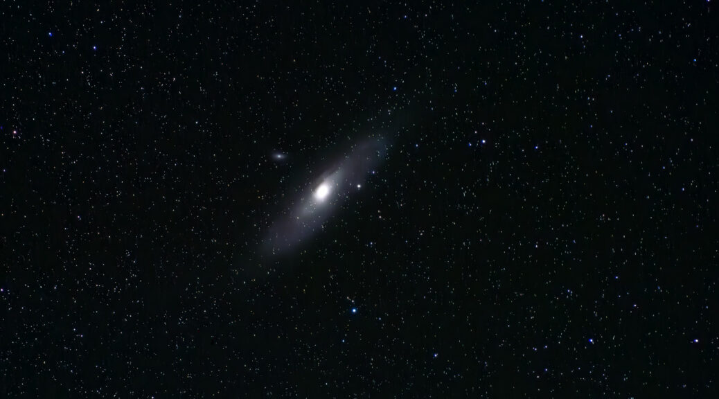 6.9.2024 - Andromeda am Llano de los Animas („Wassertank“) - stacked aus 30 Bildern, Sterne verkleinert