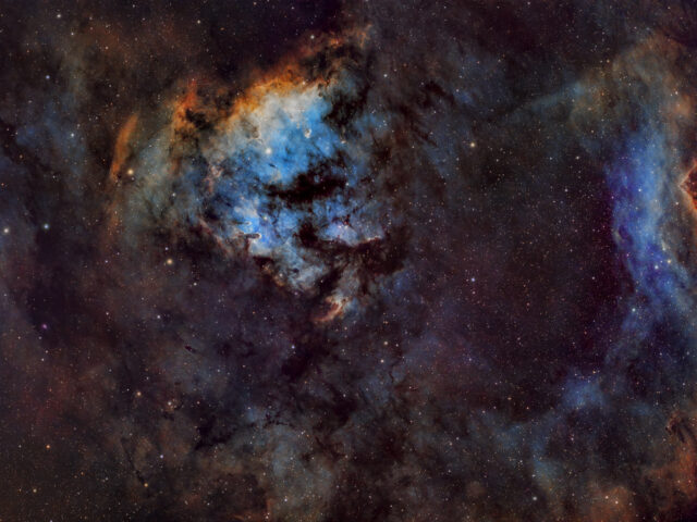 24.10.2025 - NGC 7822 Teddy Bear Nebula, SHO, 1h RGB, 5h Ha, 7h S2, 12h O3 im Okt. 2025