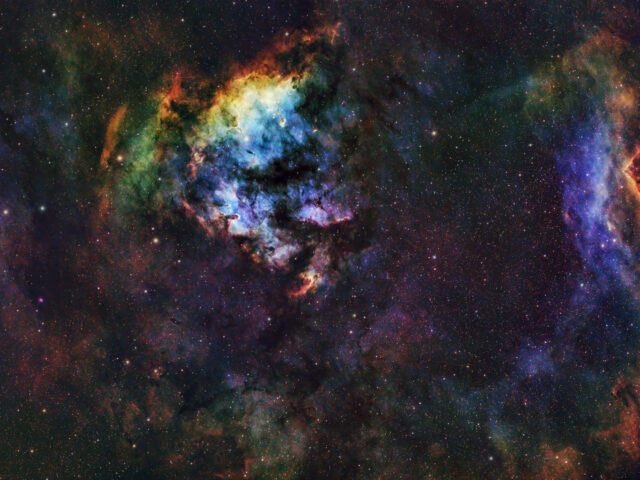 24.10.2025 - NGC 7822 Teddy Bear Nebula, SHO, 1h RGB, 5h Ha, 7h S2, 12h O3 im Okt. 2025