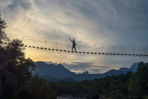 14.6.2026 - Abendspaziergang zum R&iacute;o Yesa, die gesicherte H&auml;ngebr&uuml;cke &uuml;ber den R&iacute;o Yesa ;-)