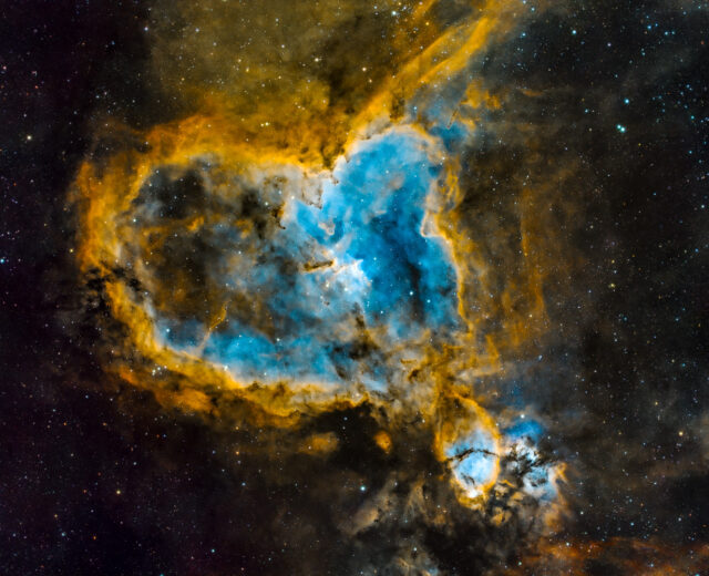 22.8.2026 - IC1805 Heart Nebula, SHO, 1.6h RGB, 6.5h HaO3, 12.5h S2O3 im Dez 25 - Jan 26